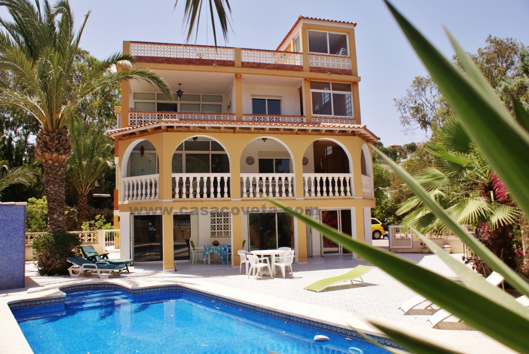 This Villa can accommodate 6-10 people and is ideal for a family holiday in El Campello Ref. 519